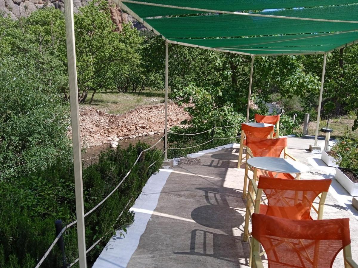 Guesthouse Eleftherios Kalawrita Zewnętrze zdjęcie