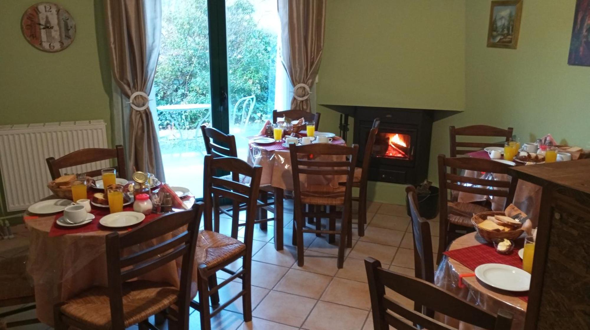 Guesthouse Eleftherios Kalawrita Zewnętrze zdjęcie