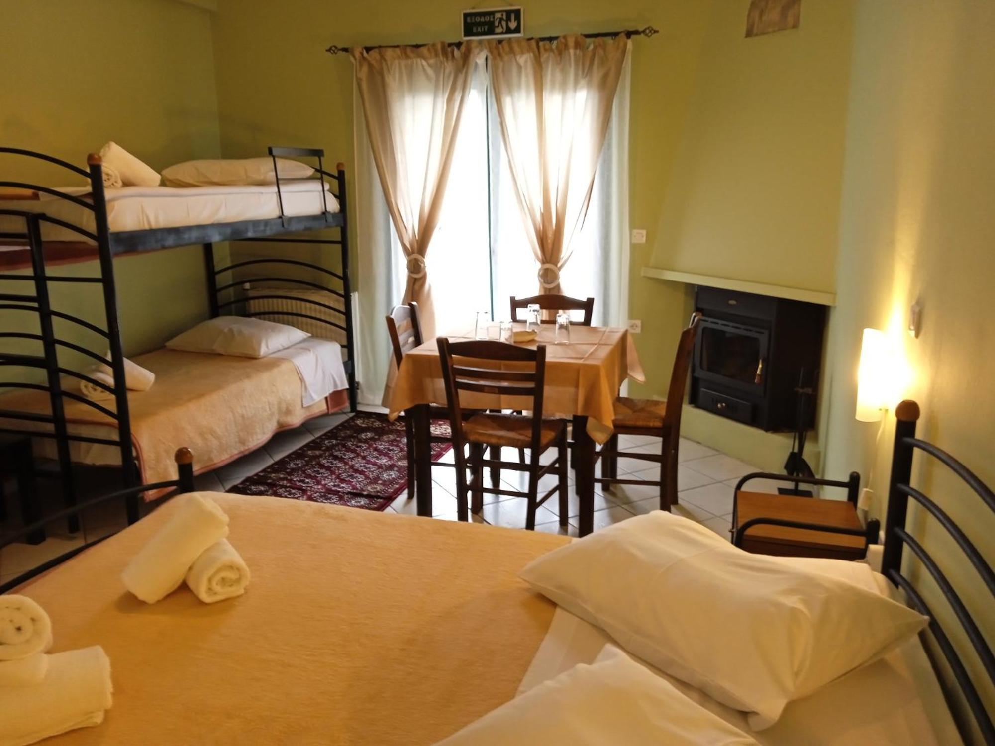 Guesthouse Eleftherios Kalawrita Zewnętrze zdjęcie